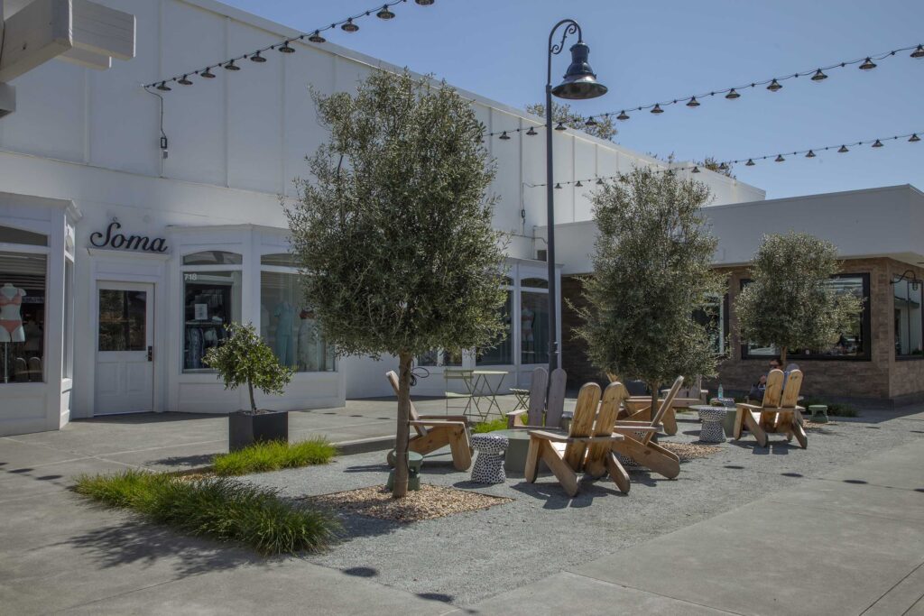 2025 Award Shopping Center